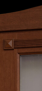 Fragment dębowych drzwi zewnętrznych w kolorze Orzech z szybami Chinchilla