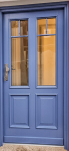 Drzwi drewniane zewnętrzne przeszklone w kolorze RAL 5014