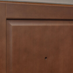 Drzwi drewniane wewnątrzklatkowe - fragment drzwi z w kolorze złoty dąb